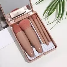 BROCHAS EN ESTUCHE PORTATIL CON ESPEJO