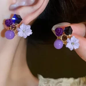 ARETES FLOR Y CUBO LILA