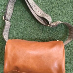 BOLSO REDONDO VINTAGE TIPO CUERO