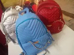 BACK PACK VS
