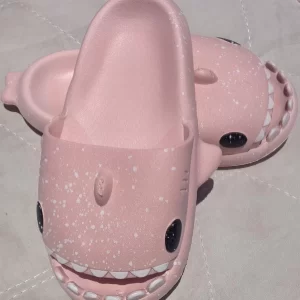 SANDALIAS TIBURÓN NEGRO-ROSA-AZUL