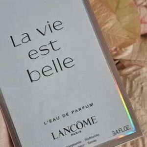 Perfume tipo la vida es bella