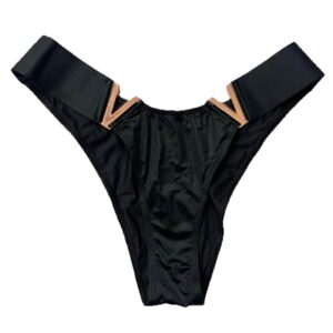 TANGA CON DECORACIÓN DE METAL EN V
